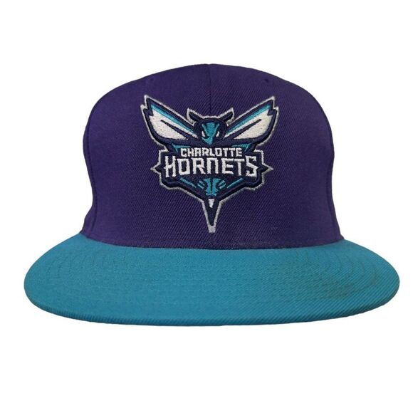 Mitchell & Ness Charlotte Hornets 2 Tone Team Logo Snapback Hat OS - Picture 1 of 8